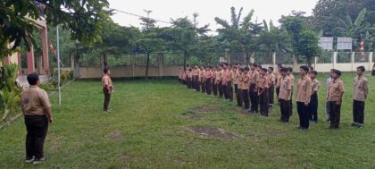 Hari Pramuka diperingati dengan penuh khidmat di SMP-SMA Al Qur’an Wahdah Islamiyah. Siswa dan guru melaksanakan upacara bendera yang sarat makna kebersamaan, disiplin, dan cinta tanah air.